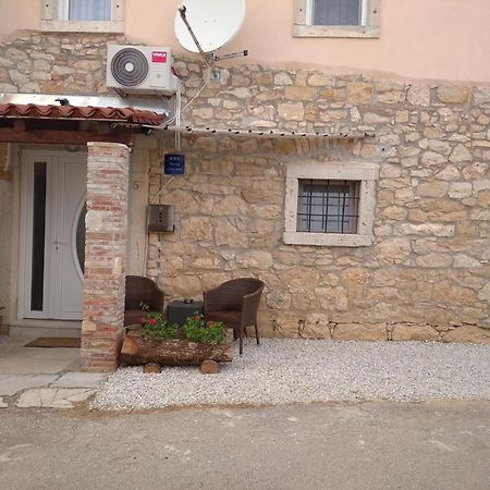Apartman Lari Vizinada Exterior photo